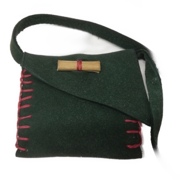 Taschen mit Handstichen - jede ein Einzelstück